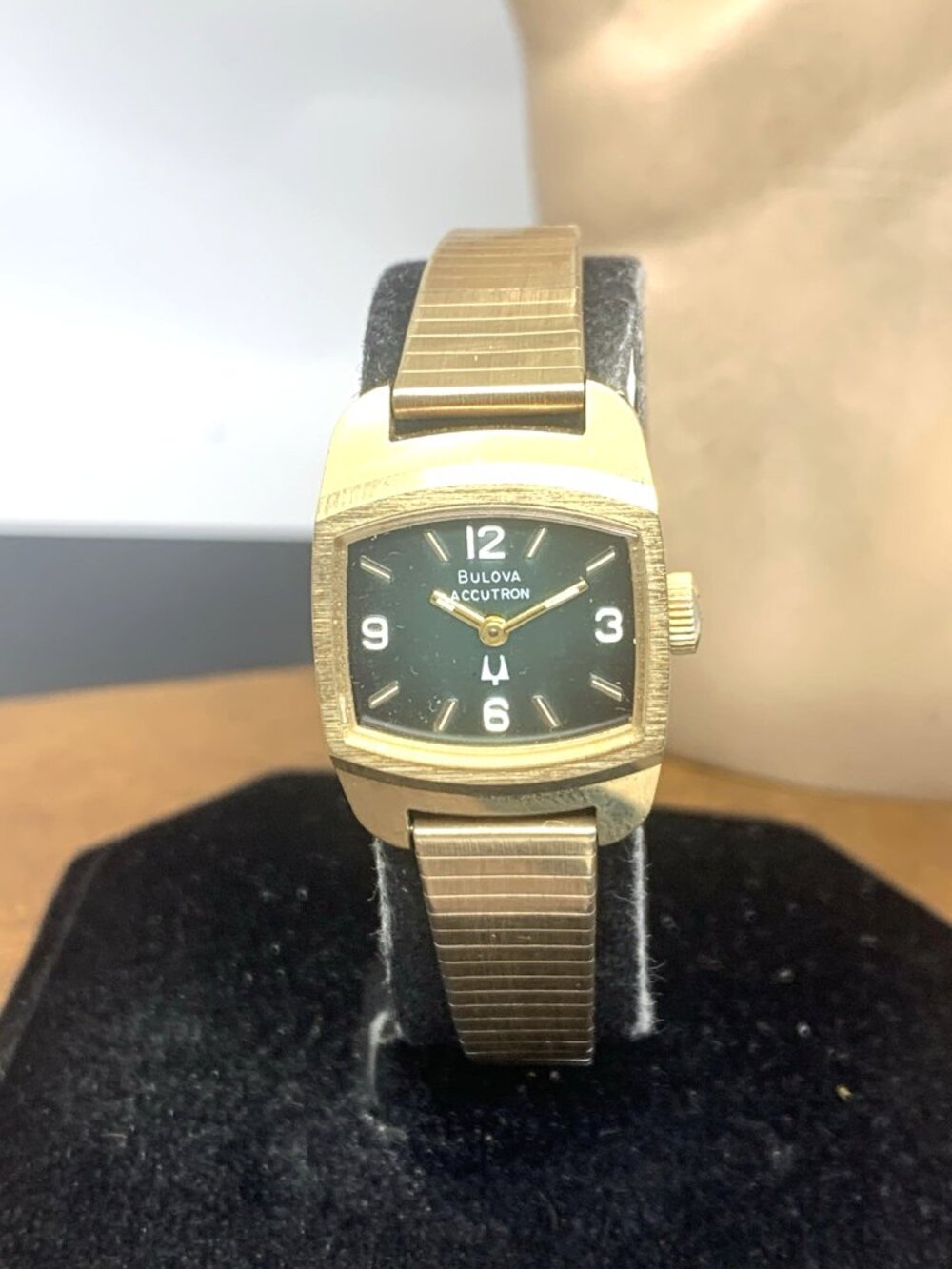 Bulova Accutron Women's Watch Vintage 1976 Quartz Green Dial Gold Steel 20mm